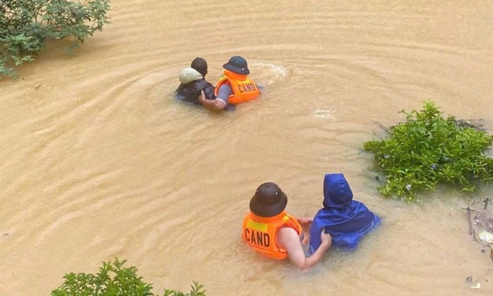 Bộ trưởng Bộ Công an động viên lực lượng làm nhiệm vụ phòng, chống thiên tai, khắc phục hậu quả bão số 3